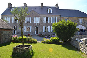 Camprond Farmhouse Retreat Exterior
